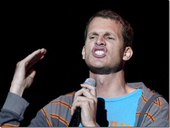 daniel-tosh-on-stage_582x423.800w_600h